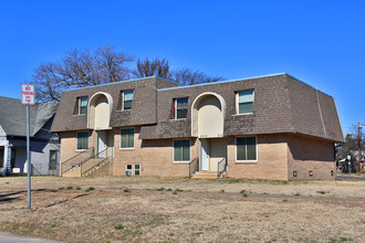 201 W Duffy St in Norman, OK - Foto de edificio - Building Photo