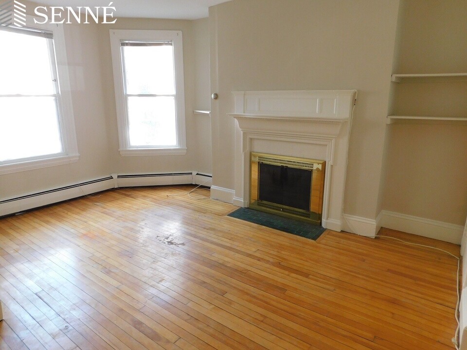 2 Arlington St, Unit 11 in Cambridge, MA - Foto de edificio