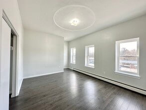 449 N Main St, Unit 447 A in Pittston, PA - Foto de edificio - Building Photo