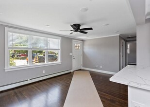 71 Roland Rd in Revere, MA - Foto de edificio - Building Photo