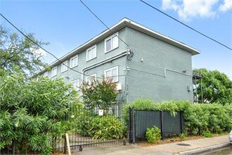 2013 S Liberty St-Unit -11 in New Orleans, LA - Building Photo - Building Photo