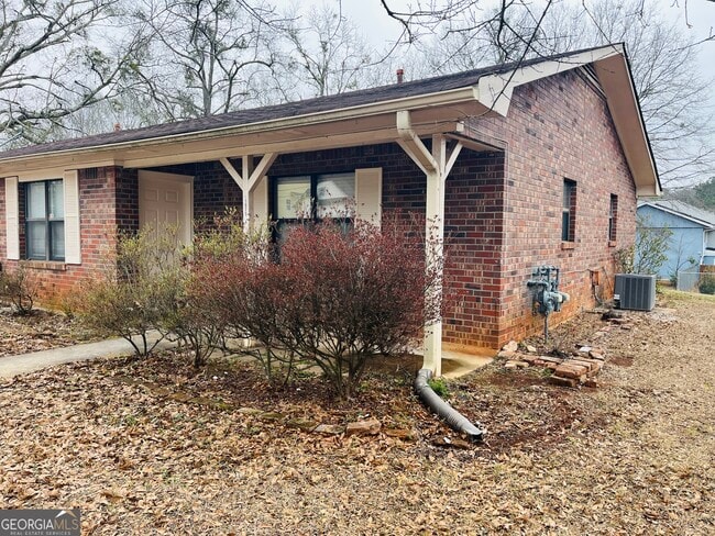 1075 Eastview Rd NE in Conyers, GA - Building Photo - Building Photo