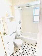 14 Pine Ln in Valley Stream, NY - Building Photo - Building Photo