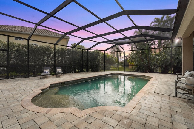 7042 Twin Hills Ter in Lakewood Ranch, FL - Building Photo - Building Photo