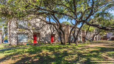 Woodhill Apartments in San Antonio, TX - Building Photo - Building Photo