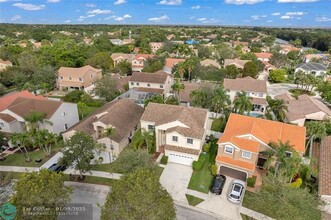 132 Cameron Dr in Weston, FL - Building Photo - Building Photo