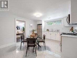 10 Terrydale Dr in Toronto, ON - Building Photo - Building Photo