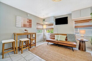 483 E Shore Dr in Clearwater, FL - Building Photo