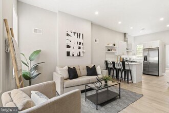 2571 Coral St in Philadelphia, PA - Building Photo - Building Photo