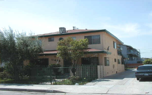 11423 Menlo Ave in Hawthorne, CA - Building Photo - Building Photo