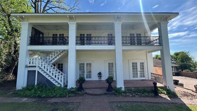 property at 2309 Oak St