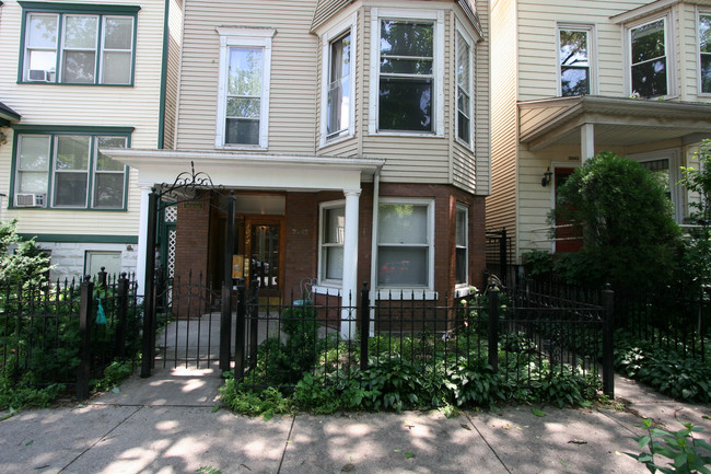 3045 N Clifton Ave in Chicago, IL - Foto de edificio - Building Photo