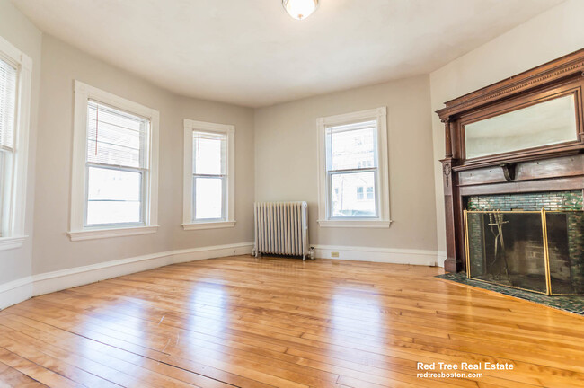 120 Kenrick St, Unit 1 in Boston, MA - Building Photo - Building Photo