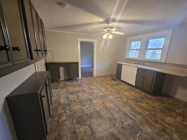 729 Ninety Six Hwy in Greenwood, SC - Building Photo - Building Photo