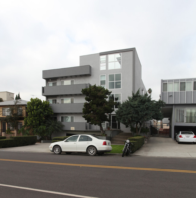 Winona Towers in Los Angeles, CA - Building Photo - Building Photo