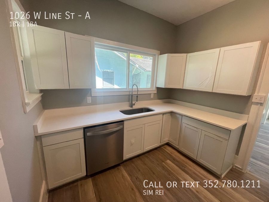 1026 W Line St, Unit A in Leesburg, FL - Building Photo