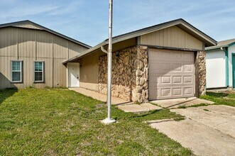 7905 S Douglas Ave in Oklahoma City, OK - Building Photo - Building Photo