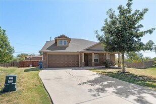 18436 Weatherby Ln in Elgin, TX - Building Photo