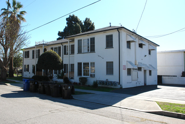 10710 Collins St in North Hollywood, CA - Building Photo - Building Photo