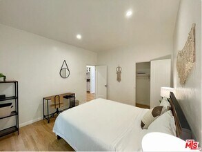 944 12th St in Santa Monica, CA - Building Photo - Building Photo