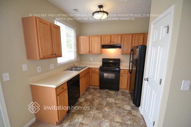 230 W Oaks Pl in Woodstock, GA - Foto de edificio - Building Photo