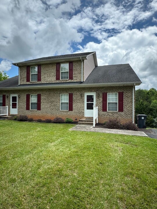 1515-1517 Cassell Ln in Bedford, VA - Building Photo