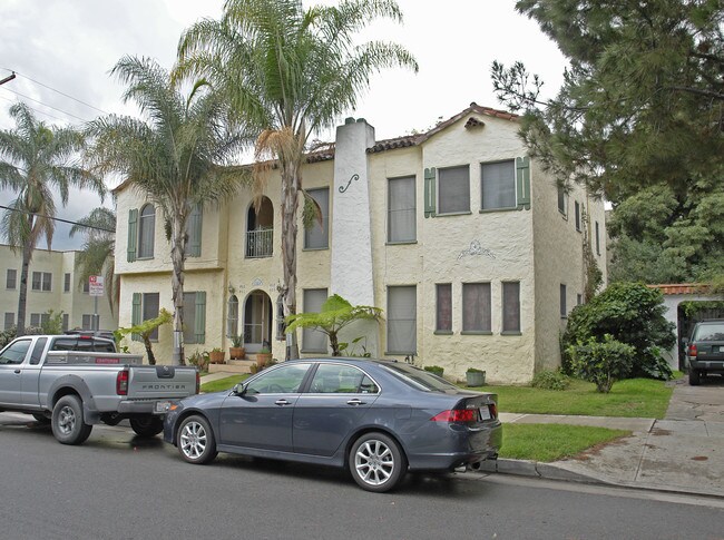 401-407 N Ogden Dr in Los Angeles, CA - Building Photo - Building Photo