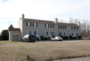 1925-1931 Summerdale Dr Apartments