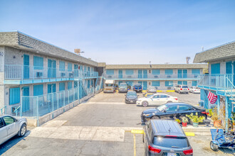 Fremont Palms Apartments in Las Vegas, NV - Foto de edificio - Building Photo