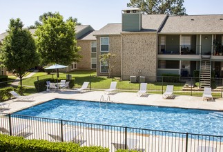 Coronado North Apartments in Denton, TX - Foto de edificio - Building Photo