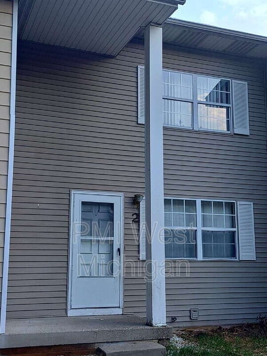 4258 Bond St in Holt, MI - Building Photo