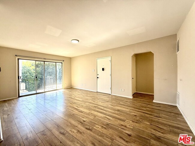 property at 925 S Holt Ave