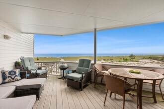 261 Dune Rd in Westhampton Beach, NY - Building Photo - Building Photo