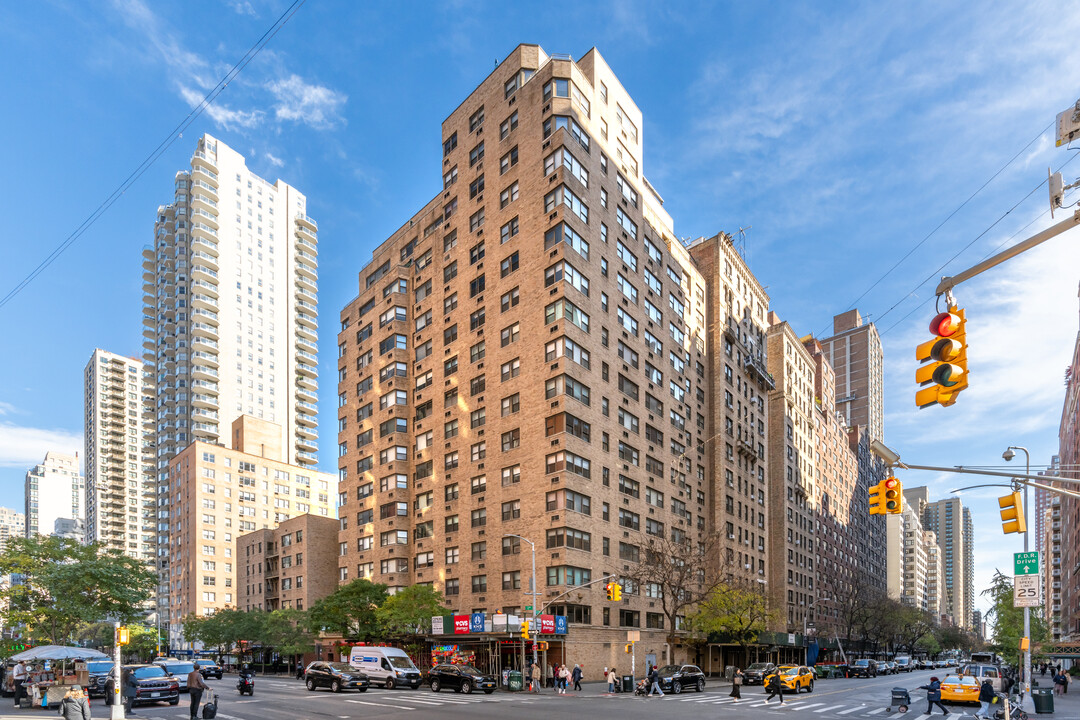 Charing Cross House in New York, NY - Building Photo