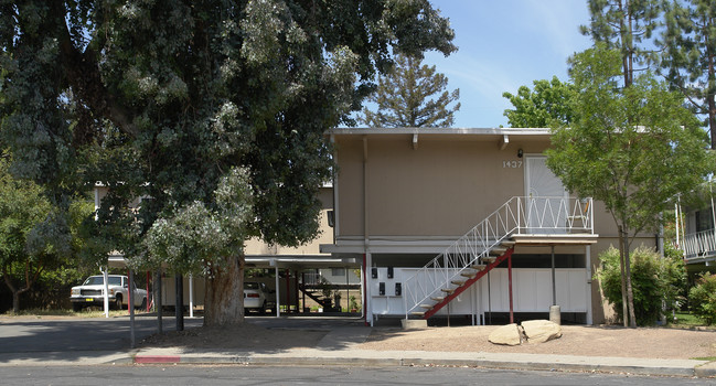 1437 Marclair Dr in Concord, CA - Foto de edificio - Building Photo