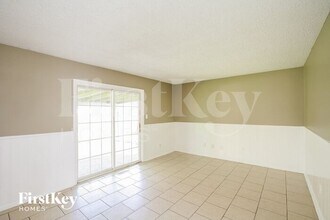 4044 Steinmetz Dr in Indianapolis, IN - Foto de edificio - Building Photo