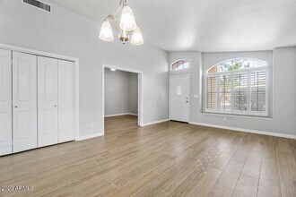 1327 W Maria Ln in Tempe, AZ - Building Photo - Building Photo
