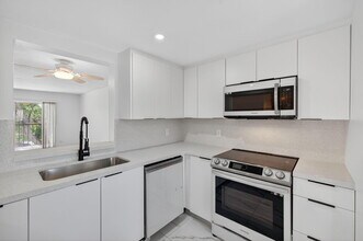 14375 Strathmore Ln in Delray Beach, FL - Building Photo - Building Photo