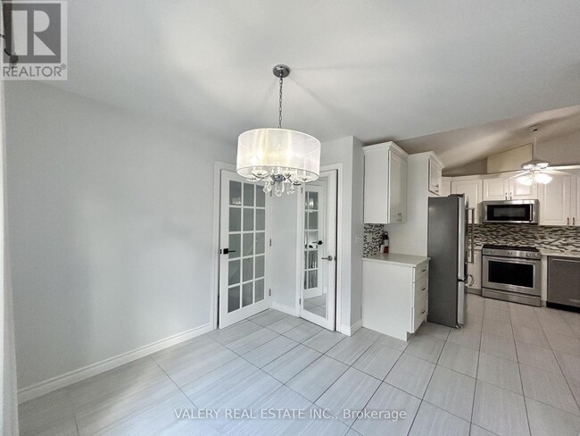 1559 Chateau Ave in Tecumseh, ON - Building Photo - Building Photo