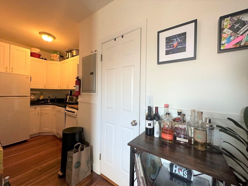 4 Craigie St, Unit 2 in Somerville, MA - Building Photo