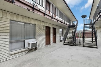 7211 Atwell Dr in Houston, TX - Building Photo - Building Photo