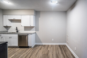 The Den Apartments in Memphis, TN - Building Photo - Interior Photo