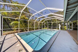 10142 SW 79th Ave in Miami, FL - Building Photo - Building Photo