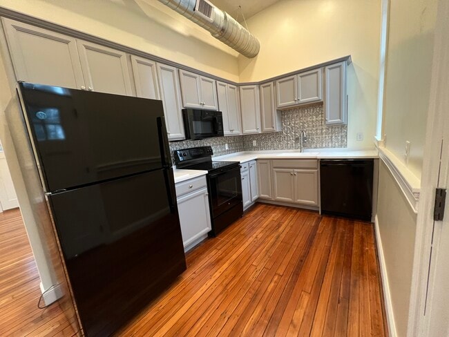 352 Manchaug Rd, Unit 2 in Sutton, MA - Foto de edificio - Building Photo