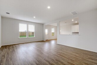 121 Nettletree Dr in Kyle, TX - Building Photo - Building Photo