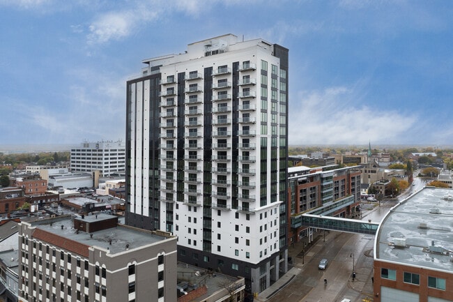 The Carlisle in St Catharines, ON - Foto de edificio - Building Photo