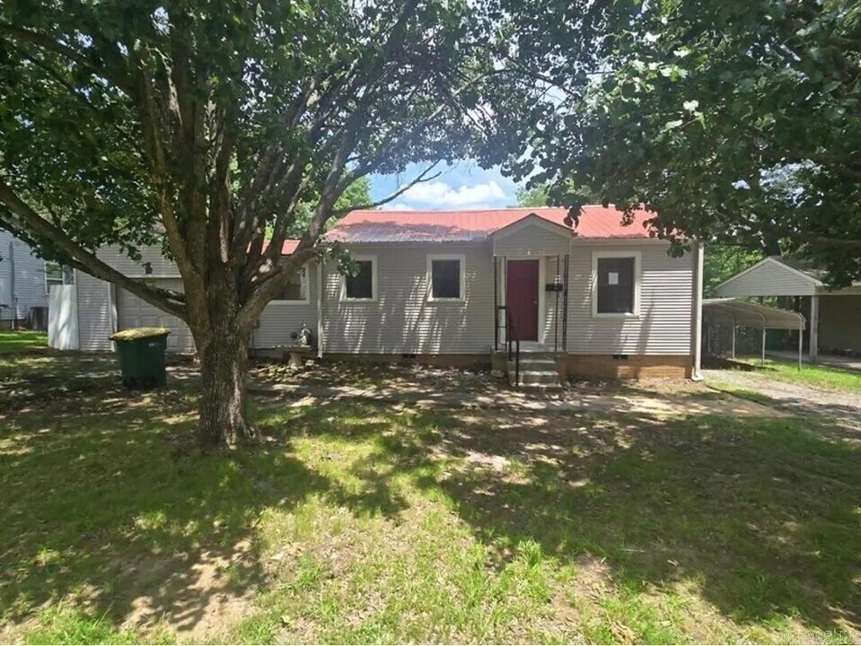 204 Glenora Ave in Sherwood, AR - Building Photo
