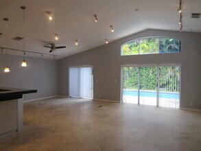 4955 SW 35th Terrace in Fort Lauderdale, FL - Building Photo - Building Photo