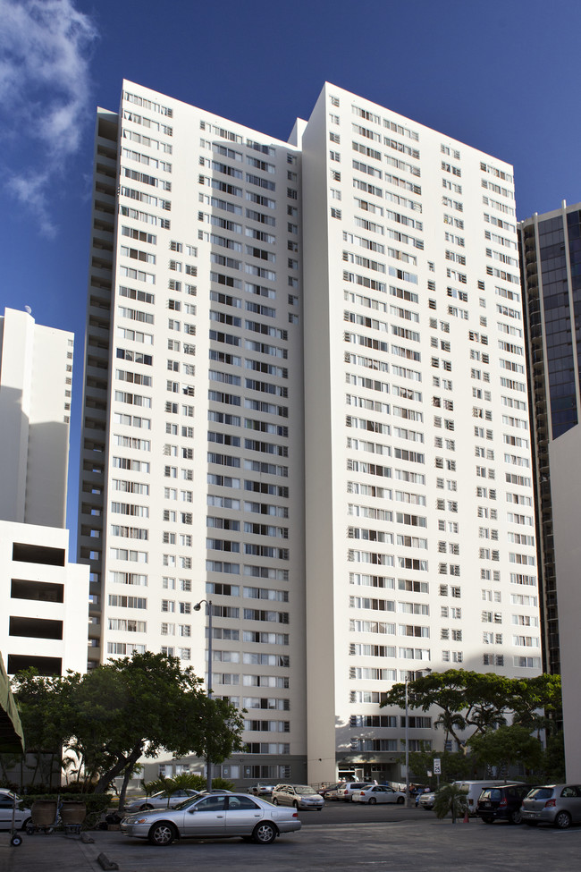 Maunakea Tower Apartment Homes in Honolulu, HI - Foto de edificio - Building Photo