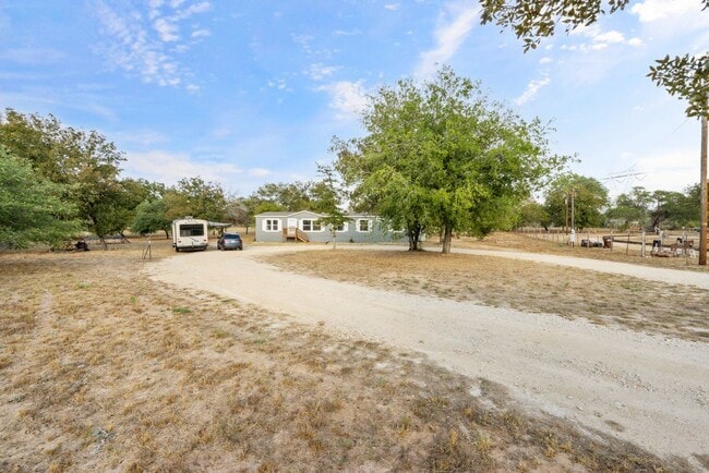 126 Hidden Fern in Floresville, TX - Building Photo - Building Photo